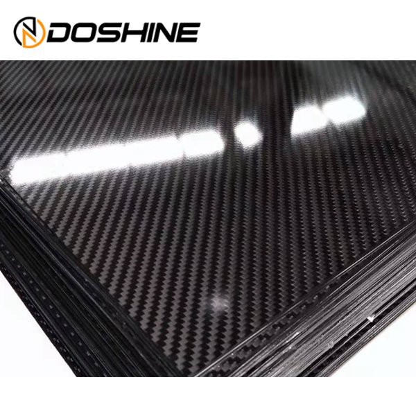 Musta hiilikuitulevy